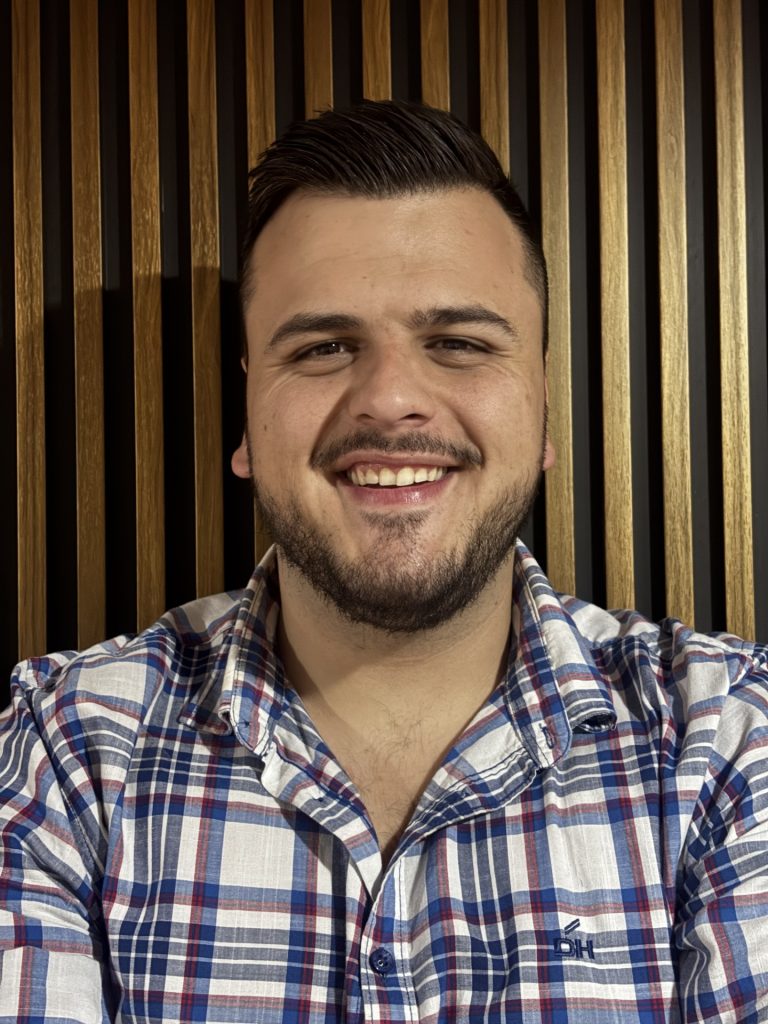 Dr Revan Schmidt